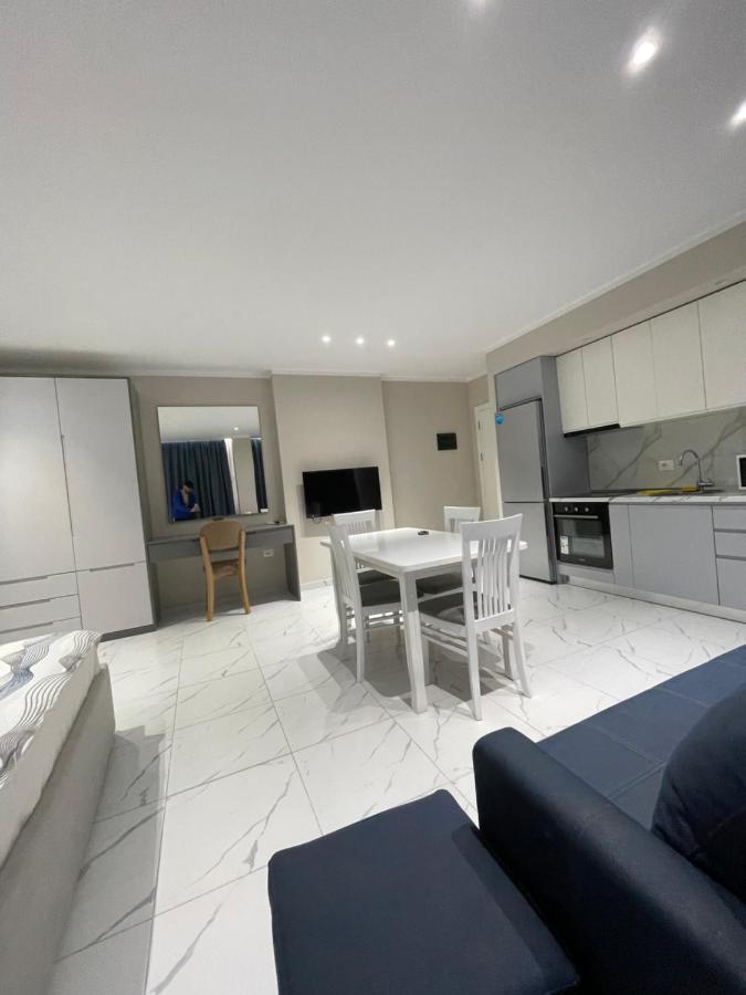 Modern Beachfront Apartments Sarandë エクステリア 写真