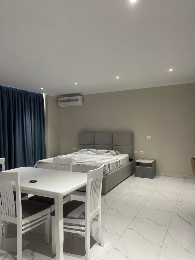 Modern Beachfront Apartments Sarandë エクステリア 写真