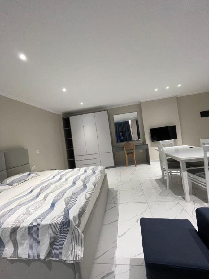 Modern Beachfront Apartments Sarandë エクステリア 写真
